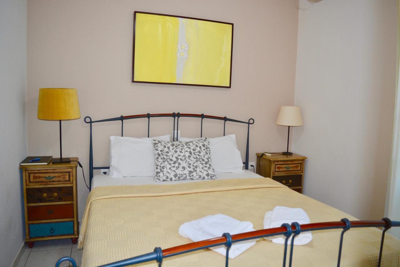 Troumpas Family Rooms & Apartments Leonídion Eksteriør billede