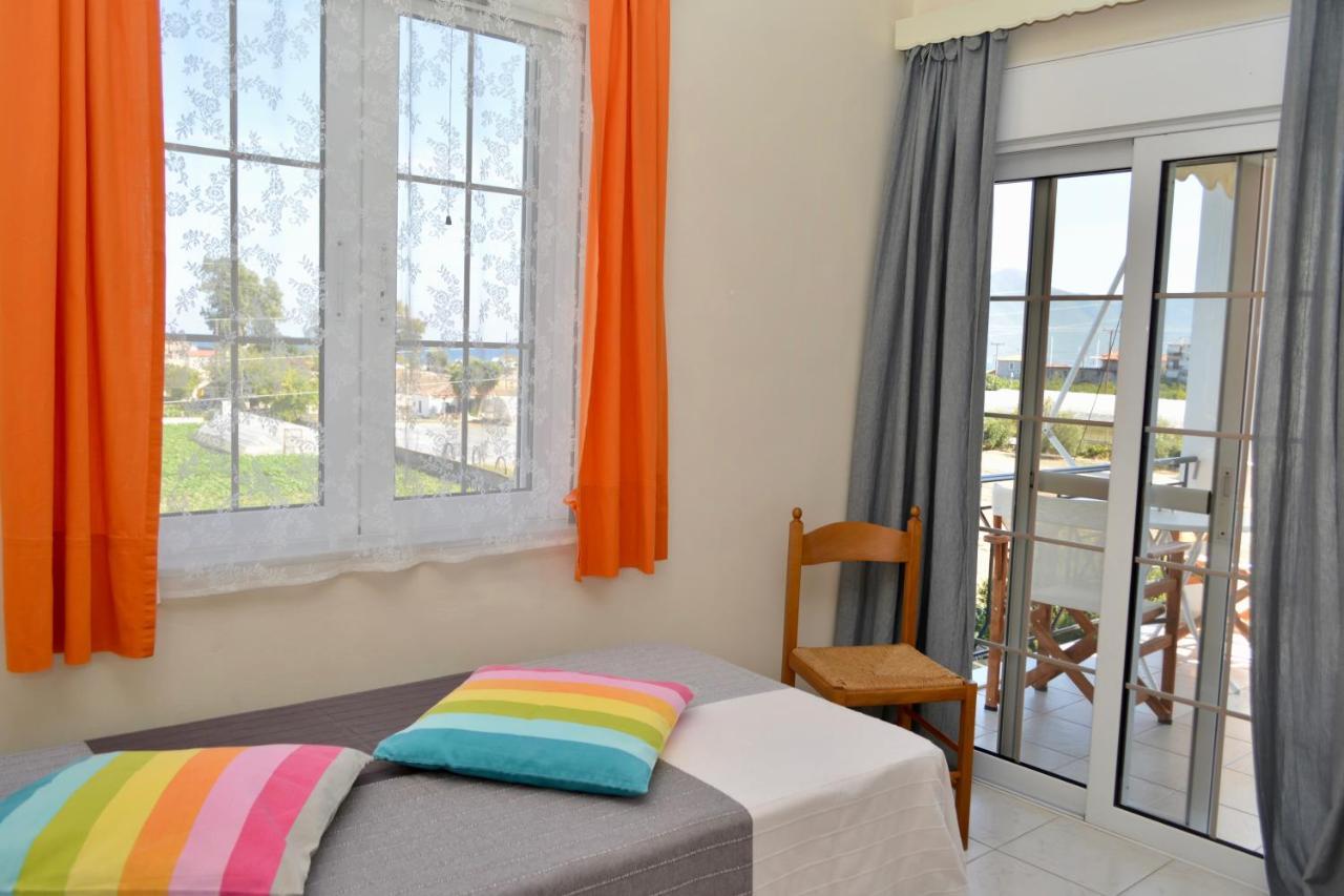 Troumpas Family Rooms & Apartments Leonídion Eksteriør billede